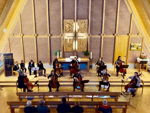 Cellospieler beim Konzert